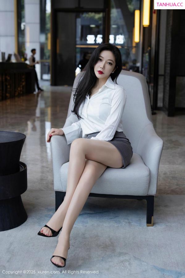   [XiuRen]高清写真图 2025.03.06 No.9976 心妍小公主 美腿丝袜第6张图片